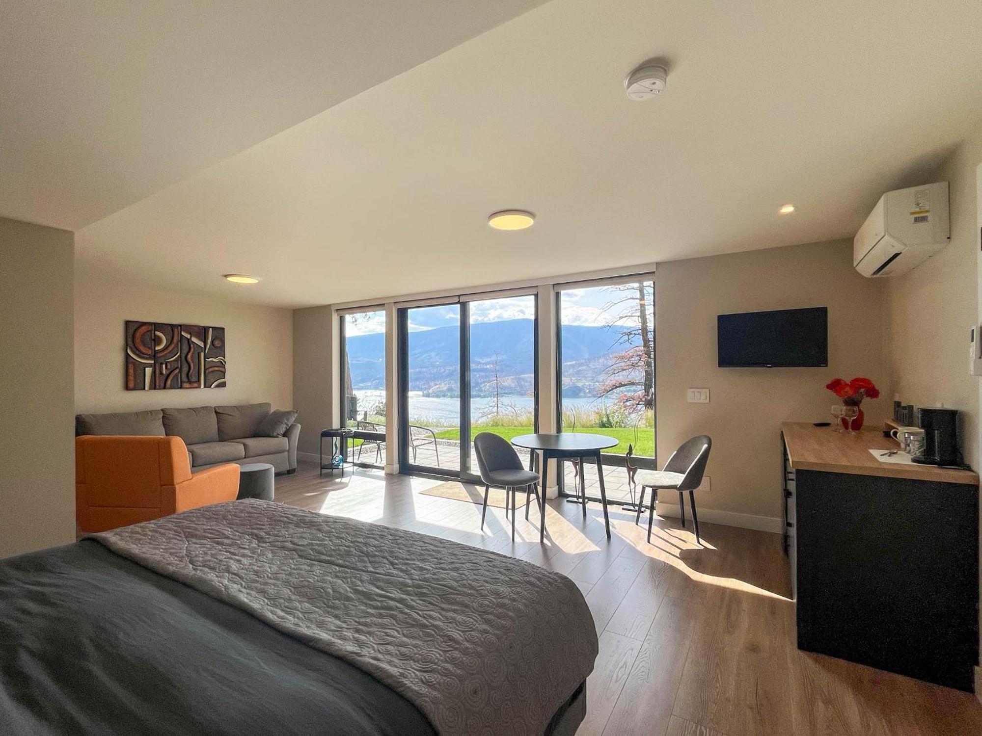 Kelowfornia Lakeview Retreat Келоуна Экстерьер фото