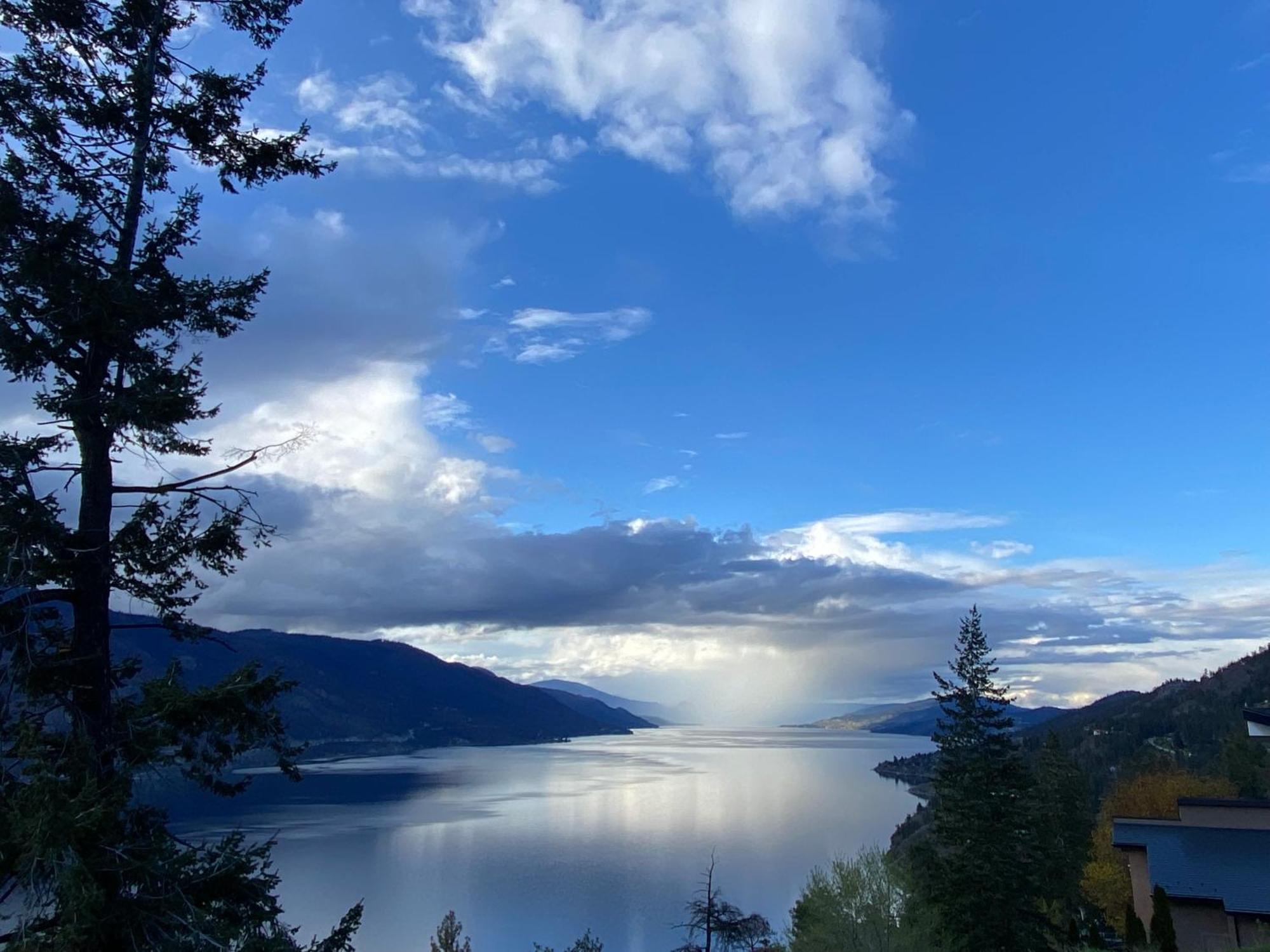 Kelowfornia Lakeview Retreat Келоуна Экстерьер фото