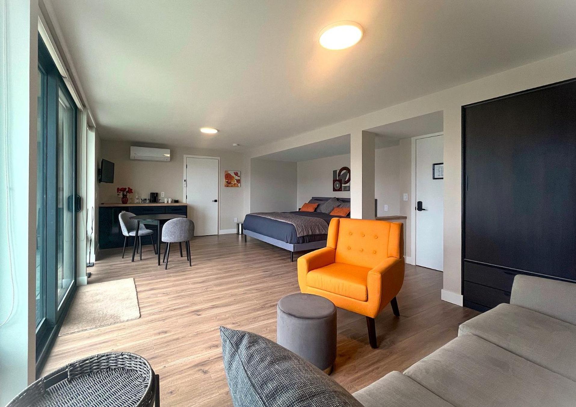 Kelowfornia Lakeview Retreat Келоуна Экстерьер фото